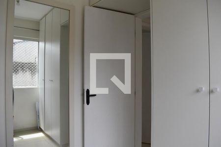 Quarto 2 de apartamento para alugar com 2 quartos, 40m² em Novo Mundo, Curitiba