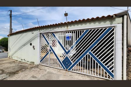 Casa à venda com 299m², 3 quartos e 2 vagas Casa à venda com 299m², 3 quartos e 2 vagasFachada