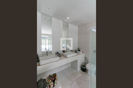 Casa à venda com 500m², 4 quartos e 5 vagas Casa à venda com 500m², 4 quartos e 5 vagasBanheiro