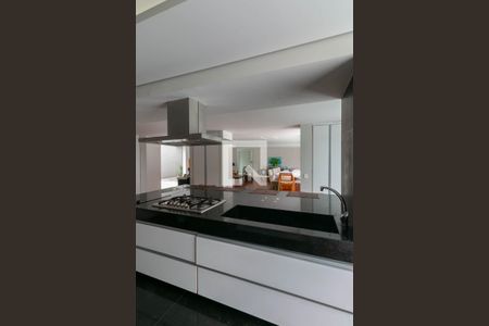 Casa à venda com 500m², 4 quartos e 5 vagas Casa à venda com 500m², 4 quartos e 5 vagasCozinha