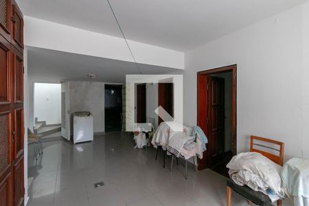 Casa à venda com 500m², 4 quartos e 5 vagas Casa à venda com 500m², 4 quartos e 5 vagasÁrea de Serviço