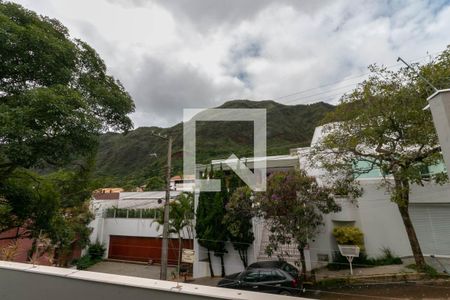 Casa à venda com 500m², 4 quartos e 5 vagas Casa à venda com 500m², 4 quartos e 5 vagasVista