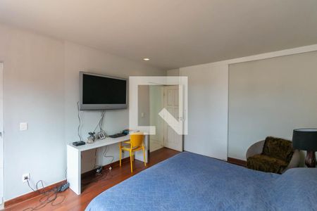 Casa à venda com 500m², 4 quartos e 5 vagas Casa à venda com 500m², 4 quartos e 5 vagasQuarto