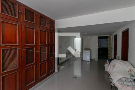 Casa à venda com 500m², 4 quartos e 5 vagas Casa à venda com 500m², 4 quartos e 5 vagasÁrea de Serviço