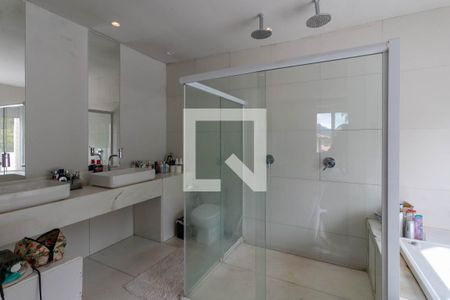 Casa à venda com 500m², 4 quartos e 5 vagas Casa à venda com 500m², 4 quartos e 5 vagasBanheiro