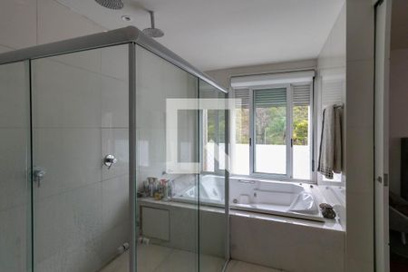 Casa à venda com 500m², 4 quartos e 5 vagas Casa à venda com 500m², 4 quartos e 5 vagasBanheiro