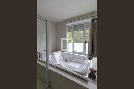 Casa à venda com 500m², 4 quartos e 5 vagas Casa à venda com 500m², 4 quartos e 5 vagasBanheiro