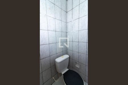 Banheiro de casa para alugar com 1 quarto, 30m² em Marechal Hermes, Rio de Janeiro