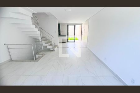 Sala de casa à venda com 3 quartos, 184m² em Itapoã, Belo Horizonte