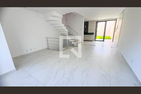 Sala de casa à venda com 3 quartos, 184m² em Itapoã, Belo Horizonte