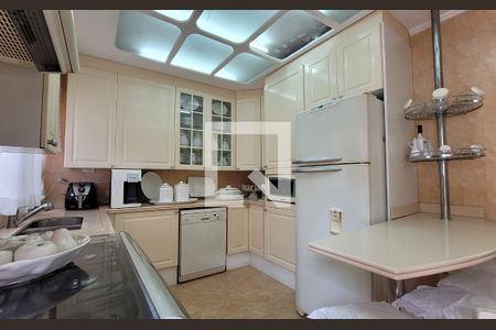 Casa à venda com 340m², 3 quartos e 4 vagas Casa à venda com 340m², 3 quartos e 4 vagasCozinha