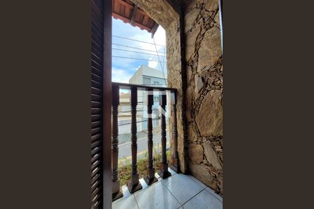 Casa à venda com 340m², 3 quartos e 4 vagas Casa à venda com 340m², 3 quartos e 4 vagasSacada