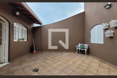 Casa à venda com 340m², 3 quartos e 4 vagas Casa à venda com 340m², 3 quartos e 4 vagasQuintal