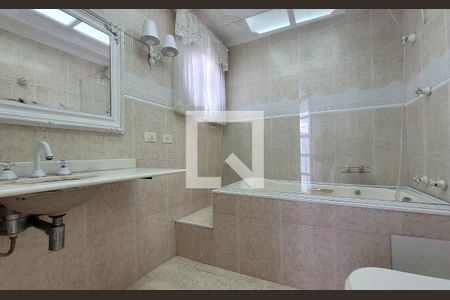 Casa à venda com 340m², 3 quartos e 4 vagas Casa à venda com 340m², 3 quartos e 4 vagasBanheiro da suíte