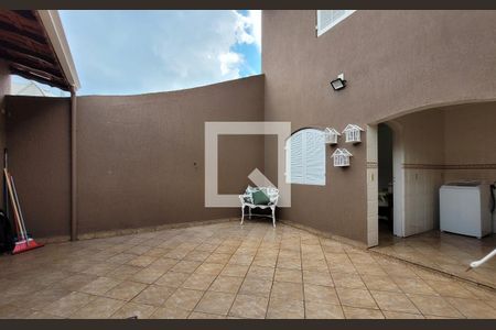 Casa à venda com 340m², 3 quartos e 4 vagas Casa à venda com 340m², 3 quartos e 4 vagasQuintal