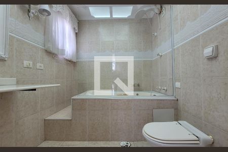 Casa à venda com 340m², 3 quartos e 4 vagas Casa à venda com 340m², 3 quartos e 4 vagasBanheiro da suíte