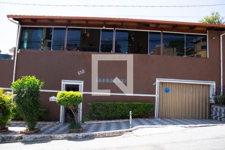 Casa para alugar com 360m², 5 quartos e 2 vagas Casa para alugar com 360m², 5 quartos e 2 vagasFachada da casa