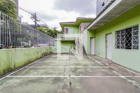 Casa à venda com 300m², 1 quarto e 2 vagas Casa à venda com 300m², 1 quarto e 2 vagasQuintal