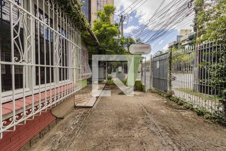 Casa à venda com 300m², 1 quarto e 2 vagas Casa à venda com 300m², 1 quarto e 2 vagasQuintal