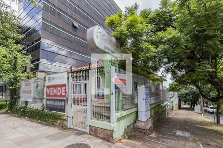 Casa à venda com 300m², 1 quarto e 2 vagas Casa à venda com 300m², 1 quarto e 2 vagasFachada