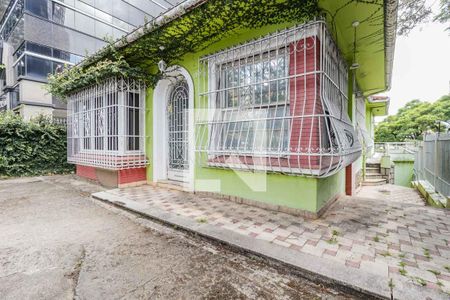 Casa à venda com 300m², 1 quarto e 2 vagas Casa à venda com 300m², 1 quarto e 2 vagasQuintal