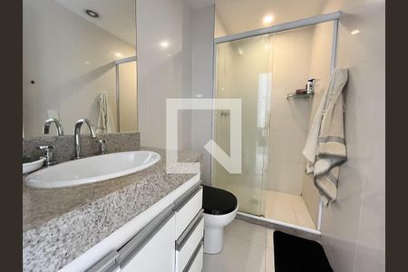 Banheiro  de apartamento à venda com 1 quarto, 53m² em Vila Guarani, São Paulo