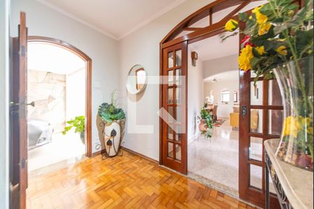 Hall de entrada de casa à venda com 3 quartos, 336m² em Vila Alzira, Santo André