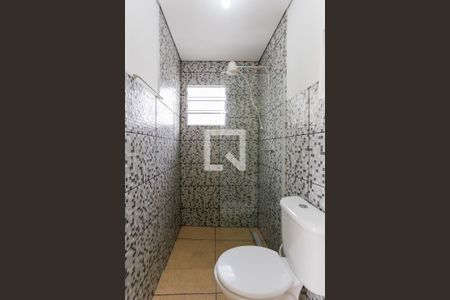 Banheiro de kitnet/studio para alugar com 1 quarto, 20m² em Vila Gomes, São Paulo