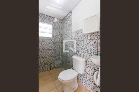 Banheiro de kitnet/studio para alugar com 1 quarto, 20m² em Vila Gomes, São Paulo