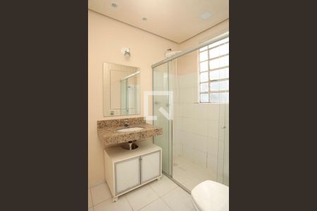 Banheiro de apartamento à venda com 1 quarto, 53m² em Petrópolis, Porto Alegre