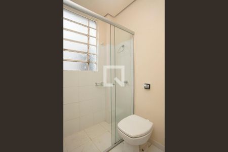 Banheiro de apartamento à venda com 1 quarto, 53m² em Petrópolis, Porto Alegre