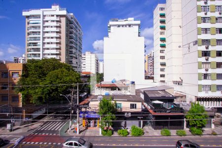 Vista da Sala de apartamento à venda com 2 quartos, 50m² em Icaraí, Niterói