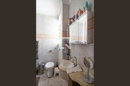 Banheiro de apartamento à venda com 2 quartos, 64m² em São João, Porto Alegre