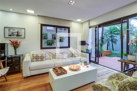 Casa à venda com 4 quartos, 411m² em Jardim Cordeiro, São Paulo