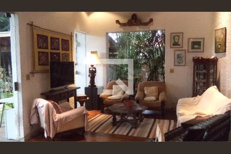 Casa à venda com 6 quartos, 500m² em Chácara Monte Alegre, São Paulo