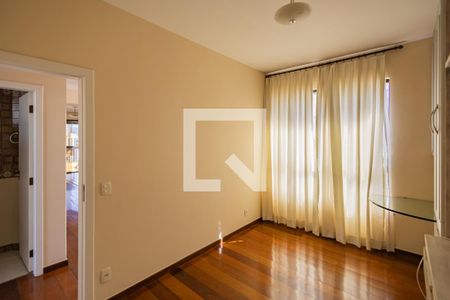 Sala de TV de apartamento à venda com 4 quartos, 150m² em Funcionários, Belo Horizonte