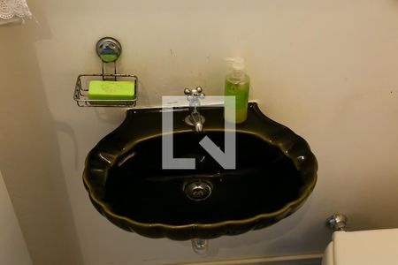 Lavabo de apartamento para alugar com 4 quartos, 170m² em Real Parque, São Paulo