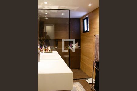 Casa à venda com 400m², 4 quartos e 3 vagas Casa à venda com 400m², 4 quartos e 3 vagasBanheiro Quarto 4 suíte