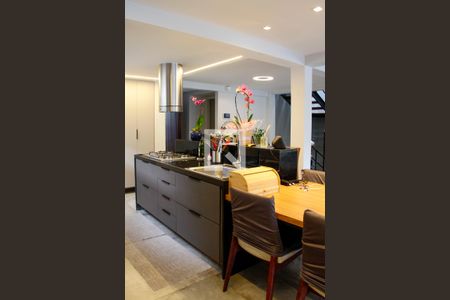 Casa à venda com 400m², 4 quartos e 3 vagas Casa à venda com 400m², 4 quartos e 3 vagasCozinha