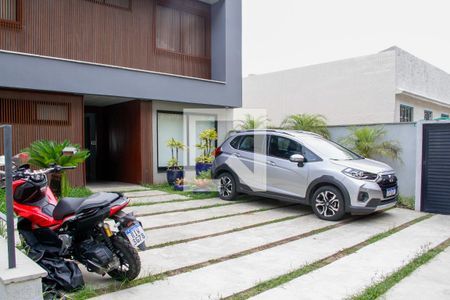 Estacionamento de casa à venda com 4 quartos, 400m² em Barra da Tijuca, Rio de Janeiro