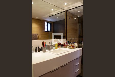 Casa à venda com 400m², 4 quartos e 3 vagas Casa à venda com 400m², 4 quartos e 3 vagasBanheiro Quarto 4 suíte