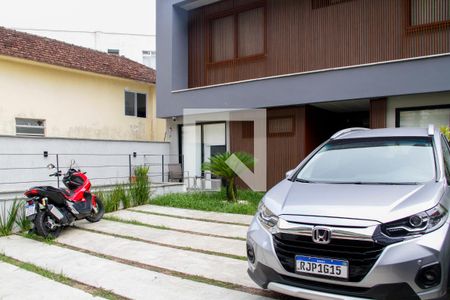 Estacionamento de casa à venda com 4 quartos, 400m² em Barra da Tijuca, Rio de Janeiro