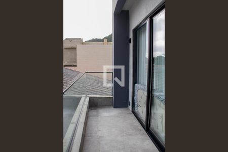 Casa à venda com 400m², 4 quartos e 3 vagas Casa à venda com 400m², 4 quartos e 3 vagasVaranda Quarto 4 suíte