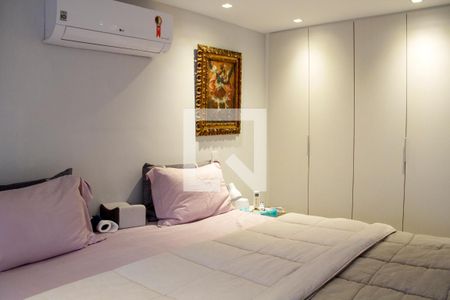 Casa à venda com 400m², 4 quartos e 3 vagas Casa à venda com 400m², 4 quartos e 3 vagasQuarto 1 suíte