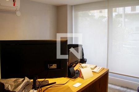 Casa à venda com 400m², 4 quartos e 3 vagas Casa à venda com 400m², 4 quartos e 3 vagasEscritório