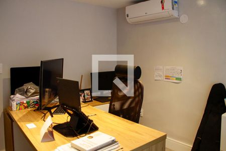 Casa à venda com 400m², 4 quartos e 3 vagas Casa à venda com 400m², 4 quartos e 3 vagasEscritório