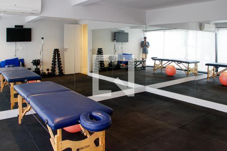 Casa à venda com 400m², 4 quartos e 3 vagas Casa à venda com 400m², 4 quartos e 3 vagasAcademia