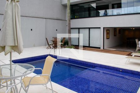 Casa à venda com 400m², 4 quartos e 3 vagas Casa à venda com 400m², 4 quartos e 3 vagasPiscina