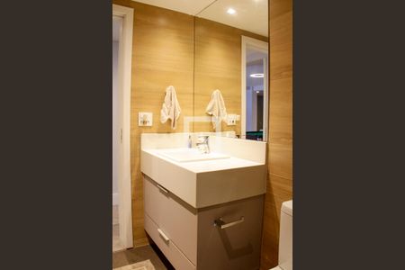 Casa à venda com 400m², 4 quartos e 3 vagas Casa à venda com 400m², 4 quartos e 3 vagasBanheiro