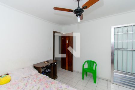 Sala/Quarto de casa para alugar com 3 quartos, 80m² em Vila Tolstoi, São Paulo